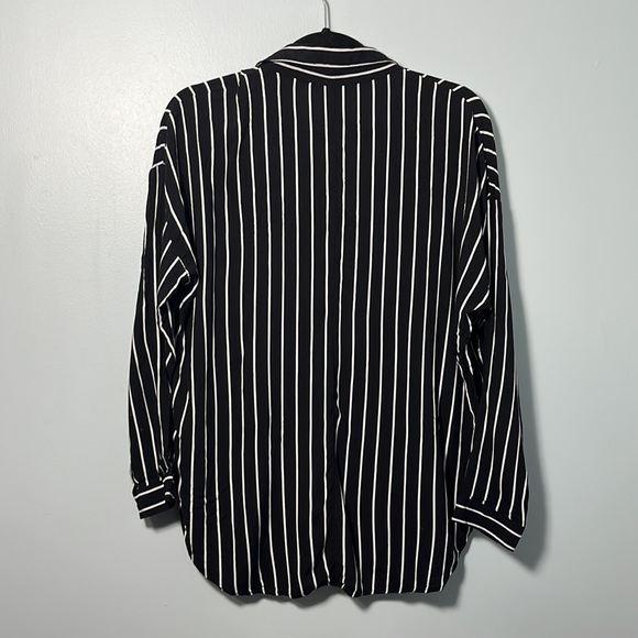 • Forever 21 Black/White Striped Button Up Shirt - Picture 6 of 11